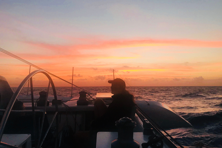 Trimarán de vela al atardecer St.Maarten No1SxmSt. Maarten No1Sxm Sunset Sail