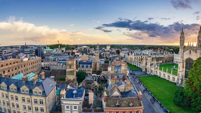 cambridge university guided walking tour with a graduate