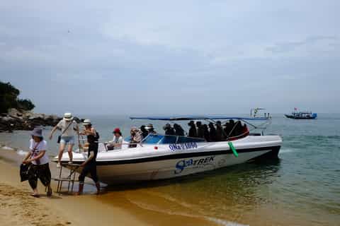Snorkeling Cham Island: Snorkeling Tour by Speed Boat