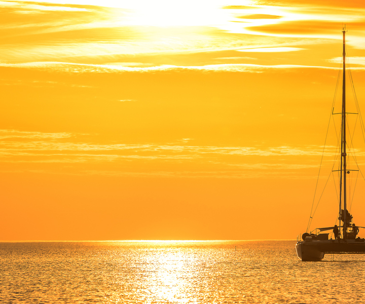 Oahu: Sunset Cruise of West Oahu with Drinks and Appetizers