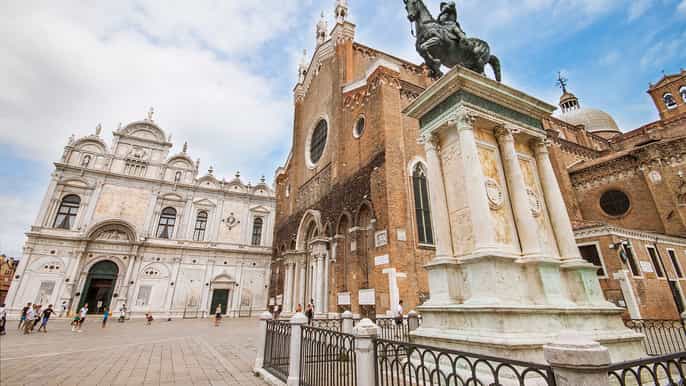 venice walking tour gondola ride