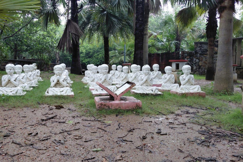 Cover Delhi in a Day: Private Guided Tour with 9 place visitEntrance+ Car + guide