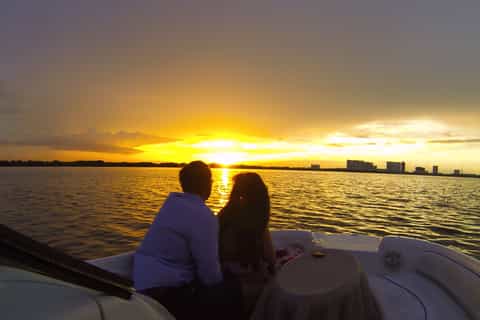 Cancun: Private Sunset Boat Tour