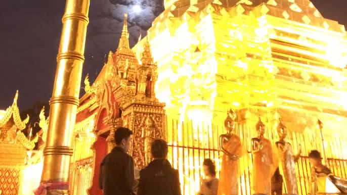 doi suthep hill tribe village y servicio budista nocturno