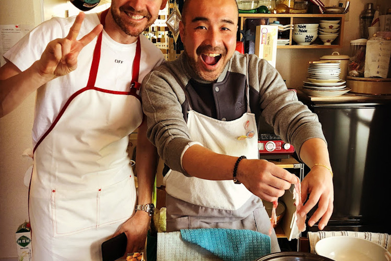 Tokyo: Cours de cuisine japonaise privée avec un chef localCours de cuisine avec petit voyage après le cours du matin