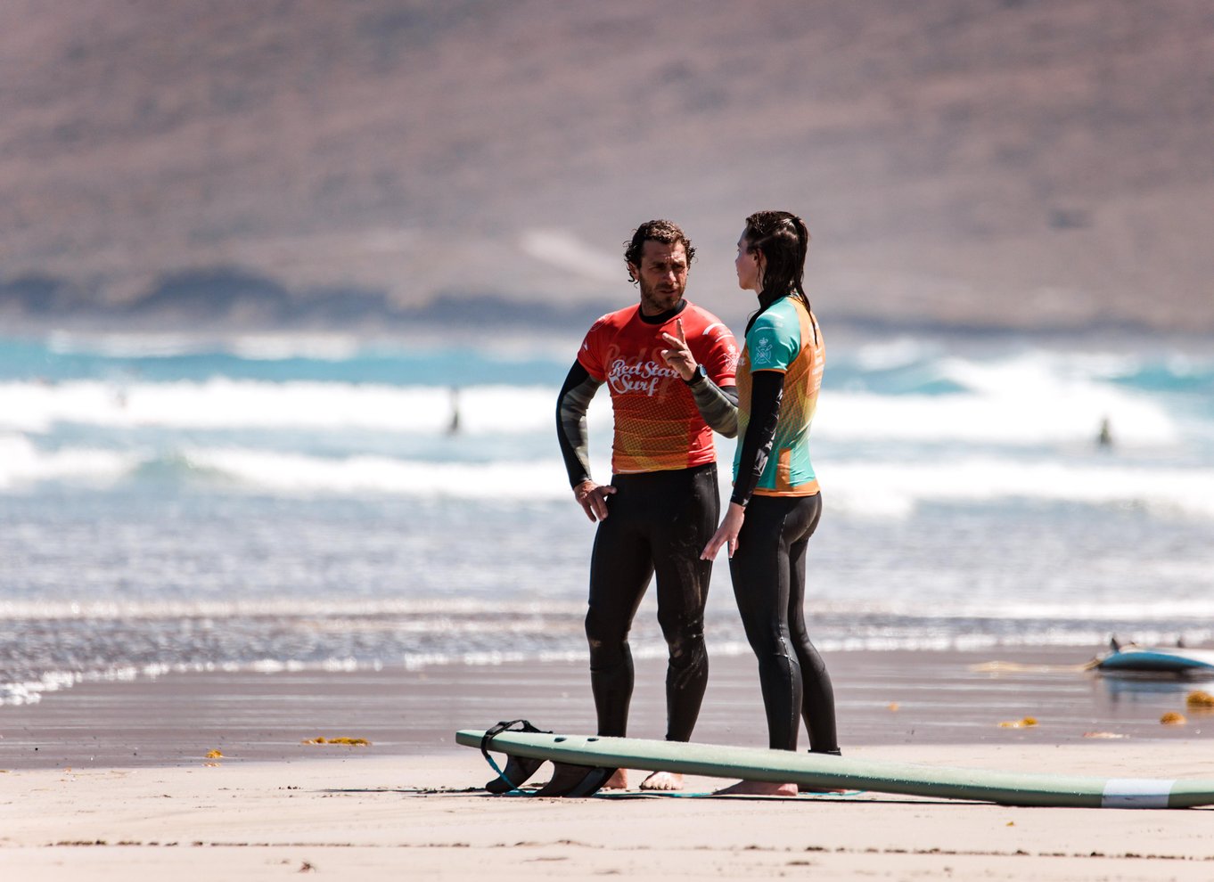 Lanzarote: Famara Beach Surfing lektion for alle niveauer