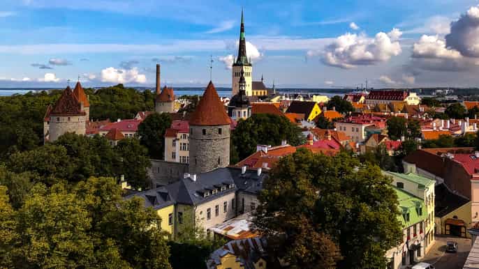 tallinn small group walking tour