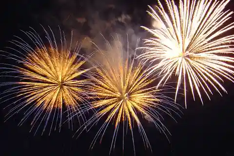 Oahu: Friday Night Fireworks Sail from Hilton Hawaiian Pier