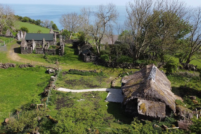 Belfast: Private Derry Transfer Tour via Giant's Causeway