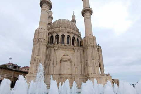 巴库：粉红湖、糖果山和贝什巴马格山之旅