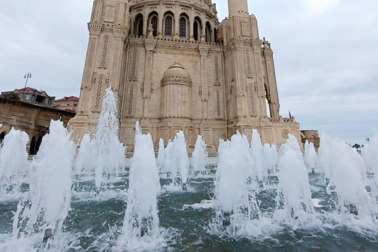 巴库：粉红湖、糖果山和贝什巴马格山之旅