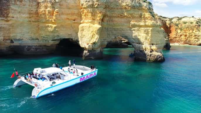 catamaran cruise caves and coastline to benagil
