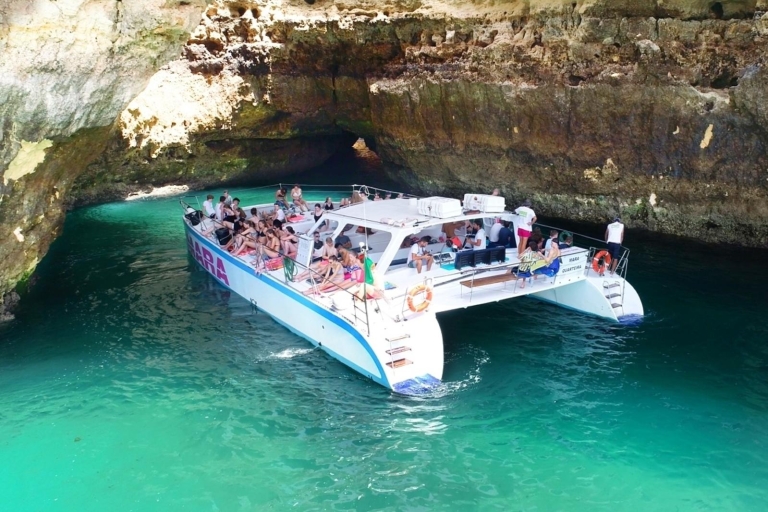 Ab Albufeira: Katamaran-Fahrt zu den Höhlen von BenagilKatamaran-Bootsfahrt