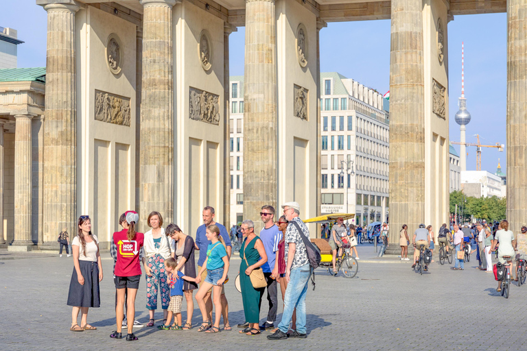 Berlin: Hop-On/Hop-Off Sightseeing Bus mit Bootsoptionen48-Stunden-Bustour, Currywurst und Rundgang