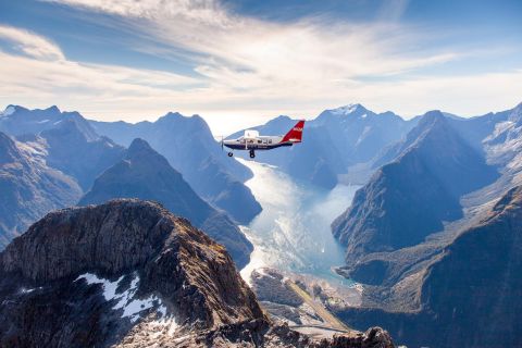 Fra Queenstown: Heldagstur med fly og båd til Milford Sound