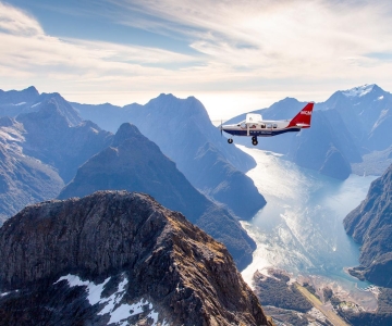 Milford Sound: escursione di un giorno in aereo e in barca da Queenstown