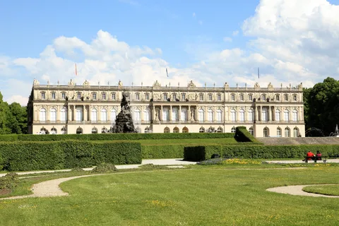 Prywatna wycieczka vanem do pałacu królewskiego Herrenchiemsee