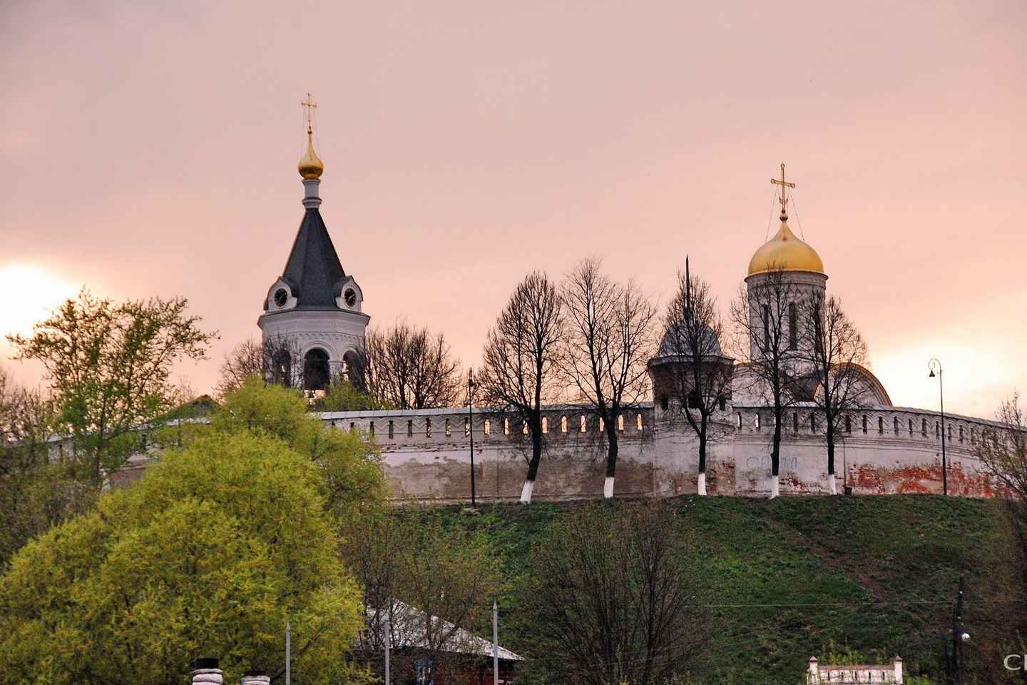 things to do in suzdal | marvel at the white-stone architecture of kremlin