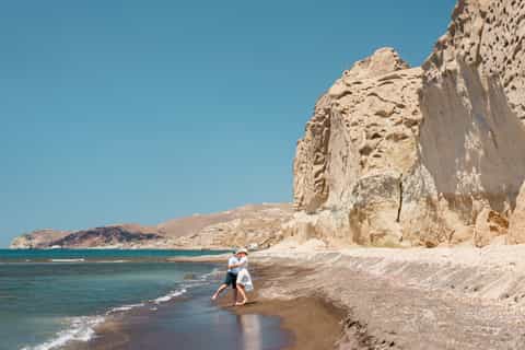 Santorini: Southern Wonders Tour with Wine Tasting