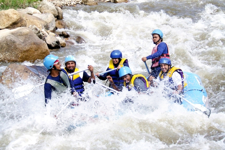 Khao Lak : Rafting en eaux vives, tyrolienne et randonnée dans les cascadesRafting en eaux vives, VTT, pont de corde, tyrolienne et cascade