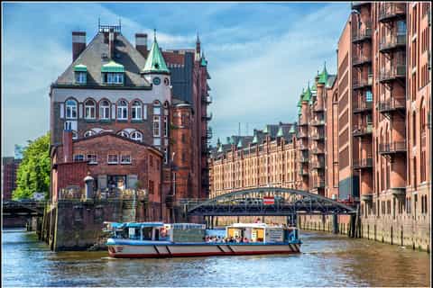 2-Hour Hamburg Port Tour: Maritime Flair