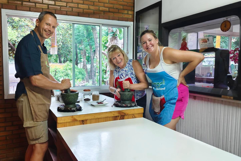 Chiang Mai: Morning Cooking Class with Market Visit
