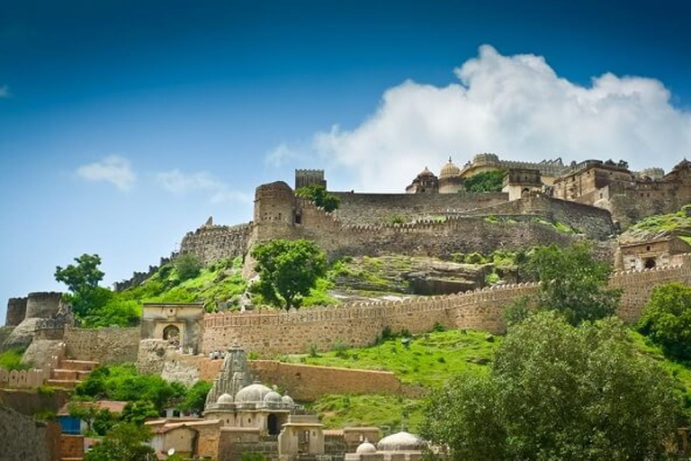 Udaipur: tour de un día a Kumbhalgarh y templo jainista