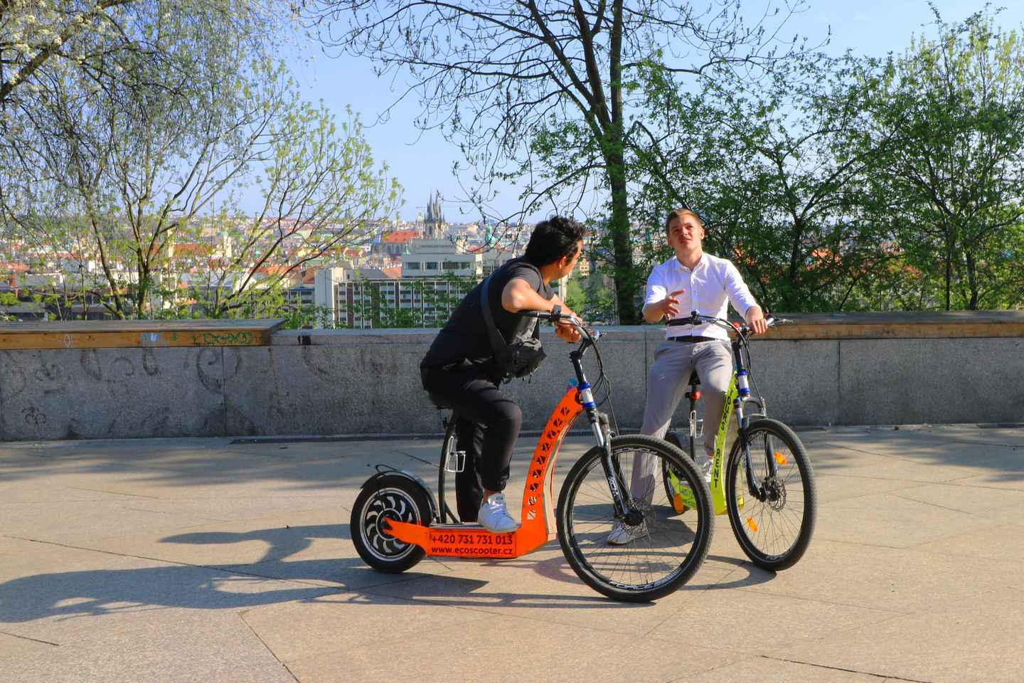 Praga: Tour in Monopattino Elettrico o eBike Cruiser