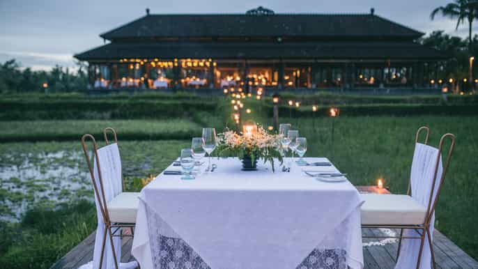 ubud romantic dinner among the rice fields