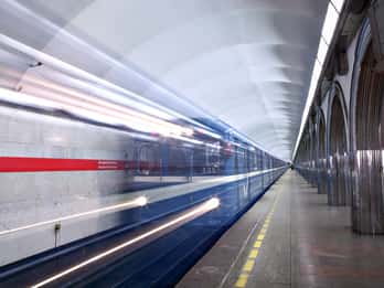St. Petersburg: Tour zu den U-Bahnstationen St. Petersburg: Tour zu den U-Bahnstationen