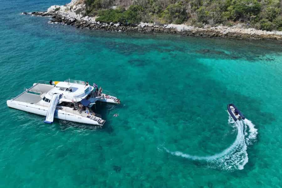 Pattaya: 3 Inseln Tagestour auf dem Katamaran mit Buffet-Mittagessen. Foto: GetYourGuide