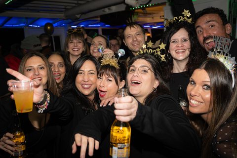 NYC: New Year's Eve Fireworks Cruise w/ Open Bar, Dinner, DJ