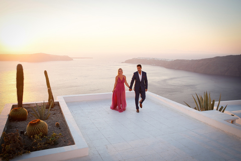 Santorini: fotoshoot met een privé-vakantiefotograaf3 uur + 75 foto's op 3 locaties