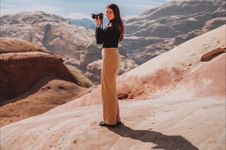 Wadi Rum: Hidden Valleys Tour with Bedouin Lunch