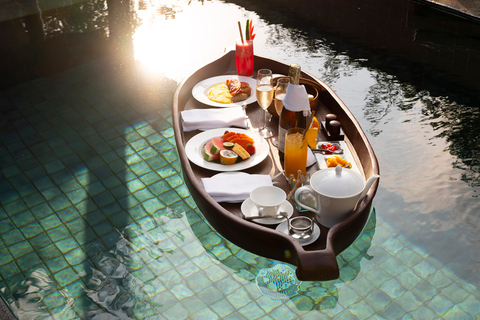 Ubud: Floating Breakfast and Hot Air Balloon Experience Floating Breakfast and Hot Air Balloon Experience