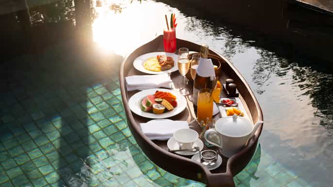 ubud floating breakfast and hot air balloon experience