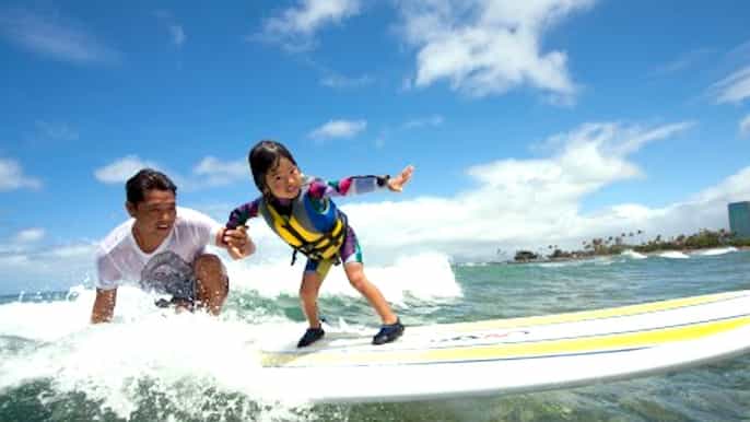 oahu kids surfing lesson in waikiki beach