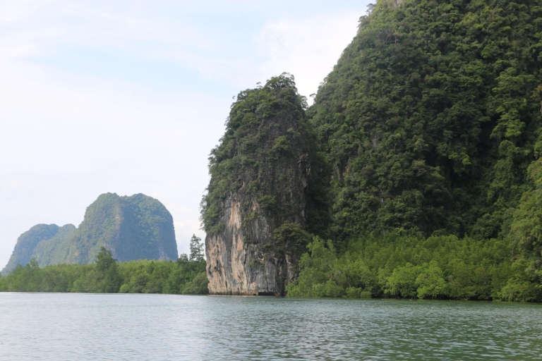 Khao Lak: Phang Nga Bay & James Bond Island met longtailbootPhang Nga Bay & James Bond Island met longtailboot (privé)