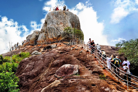 Dagtrip naar UNESCO stad Anuradhapura vanuit ColomboDagtocht naar UNESCO-stad Anuradhapura vanuit Colombo