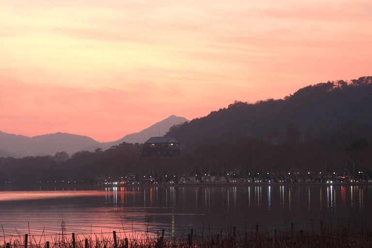 Hangzhou: West Lake Legends Walking Tour