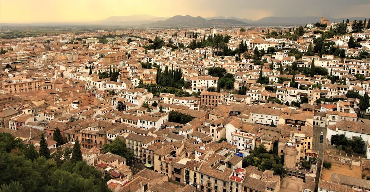 Granada: Sunset Walking Tour in Albaicín & Sacromonte