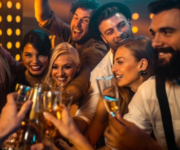 Würzburg: Bar & Club Tour with free Shots & VIP entry