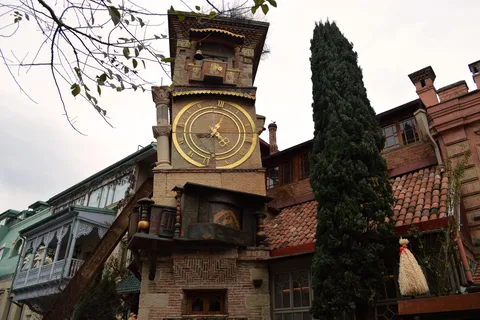 Tbilisi: Tour pomeridiano a piedi e degustazione di vini nella Città Vecchia