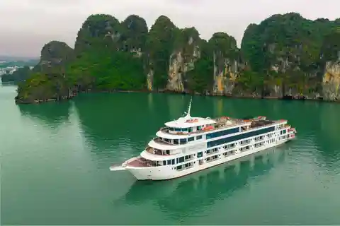Ha Long: El crucero más grande y lujoso & Música en directo & Bebida