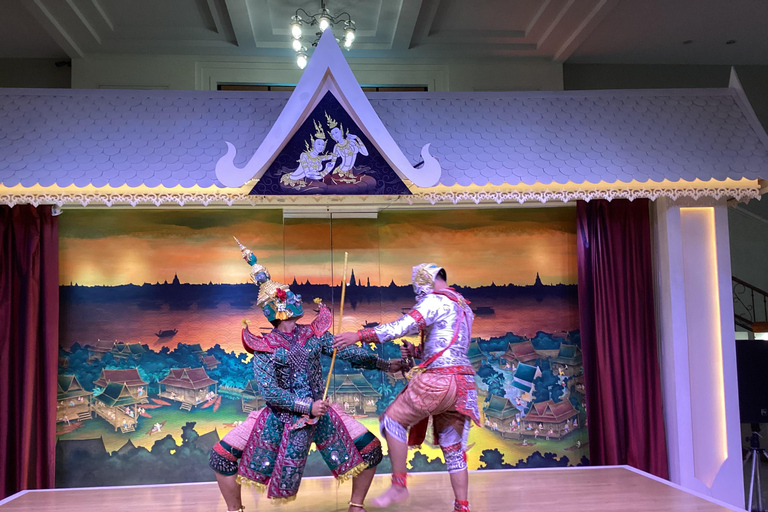 Calypso Cabaret en Asiatique: espectáculo de ladyboys en primera filaEspectáculo nocturno