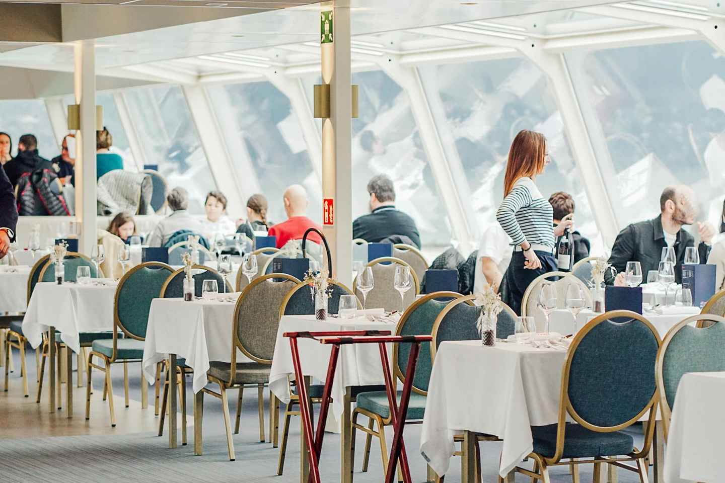 Déjeuner-croisière de 2h sur le lac d’Annecy – Le Libellule