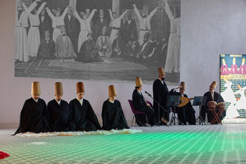 Stambuł: tradycyjni wirujący derwisze w pobliżu Hagia SophiaStambuł: tradycyjni wirujący derwisze w pobliżu świątyni Hagia Sophia