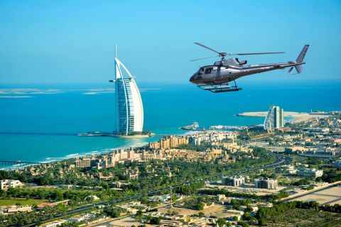 ドバイ：ヘリコプター市内観光ツアー