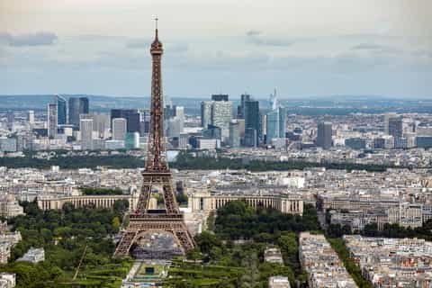 Torre Eiffel: subida guiada en alemán con cima opcional