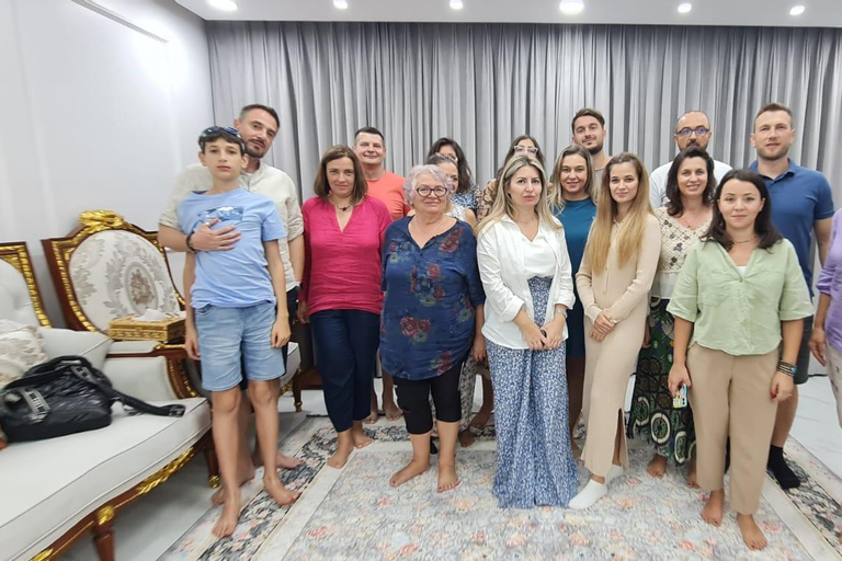 Omani Hospitality: Authentic Family Dinner Experience